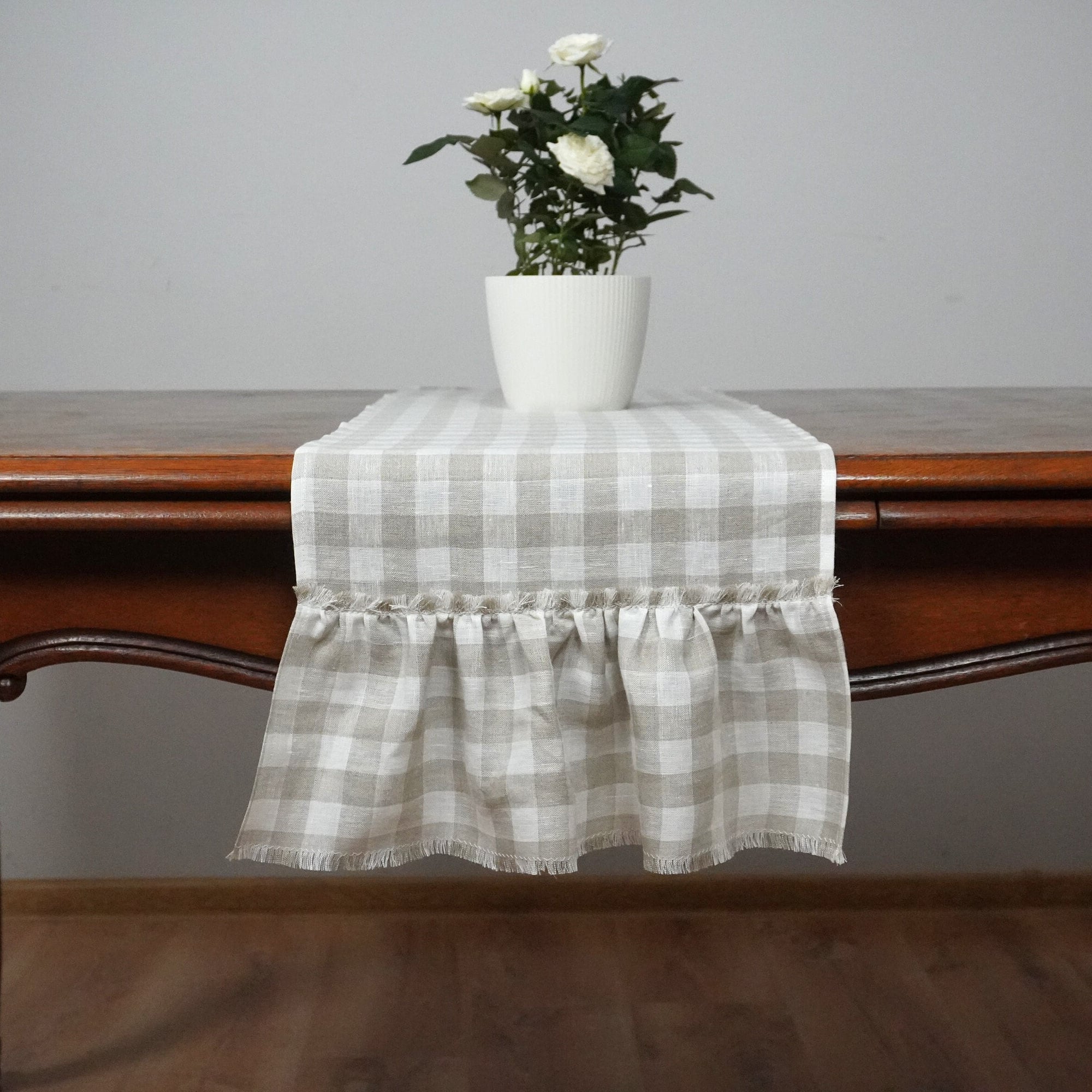 Runner da tavolo in lino con volant. Runner da tavolo a quadretti con frange. Runner da tavolo a quadri. Runner da tavolo shabby chic. Runner da tavol