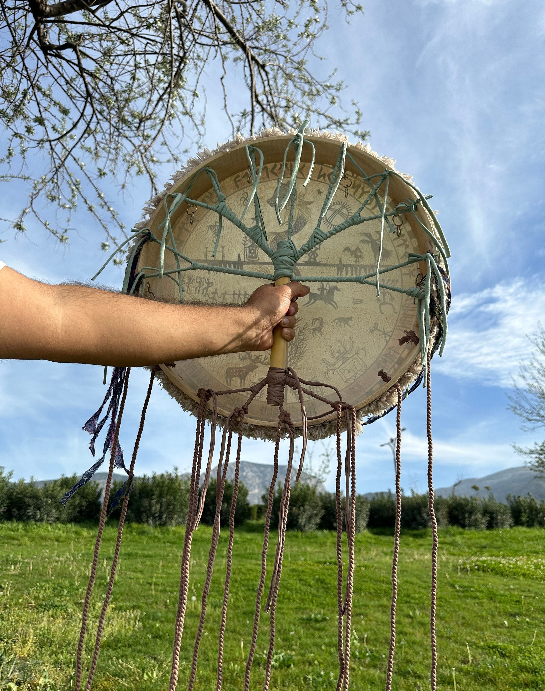 Tamburo sciamanico tradizionale da 21 pollici / Tamburo spirituale artigianale per guarigione, meditazione e rituali - Include battente