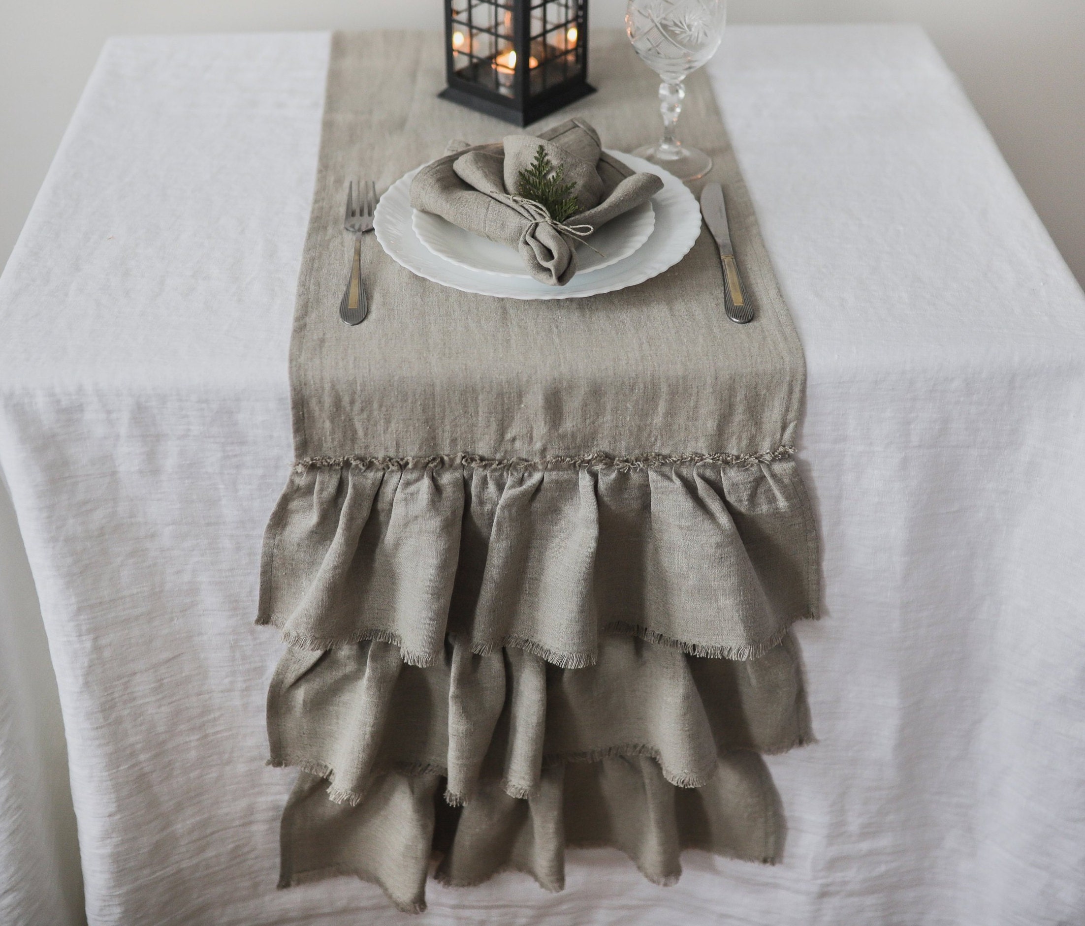 Runner da tavola in lino arricciato. Runner da tavolo shabby chic. Runner da tavolo in morbido lino lavato. Tovaglia rustica in lino. Runner da tavolo