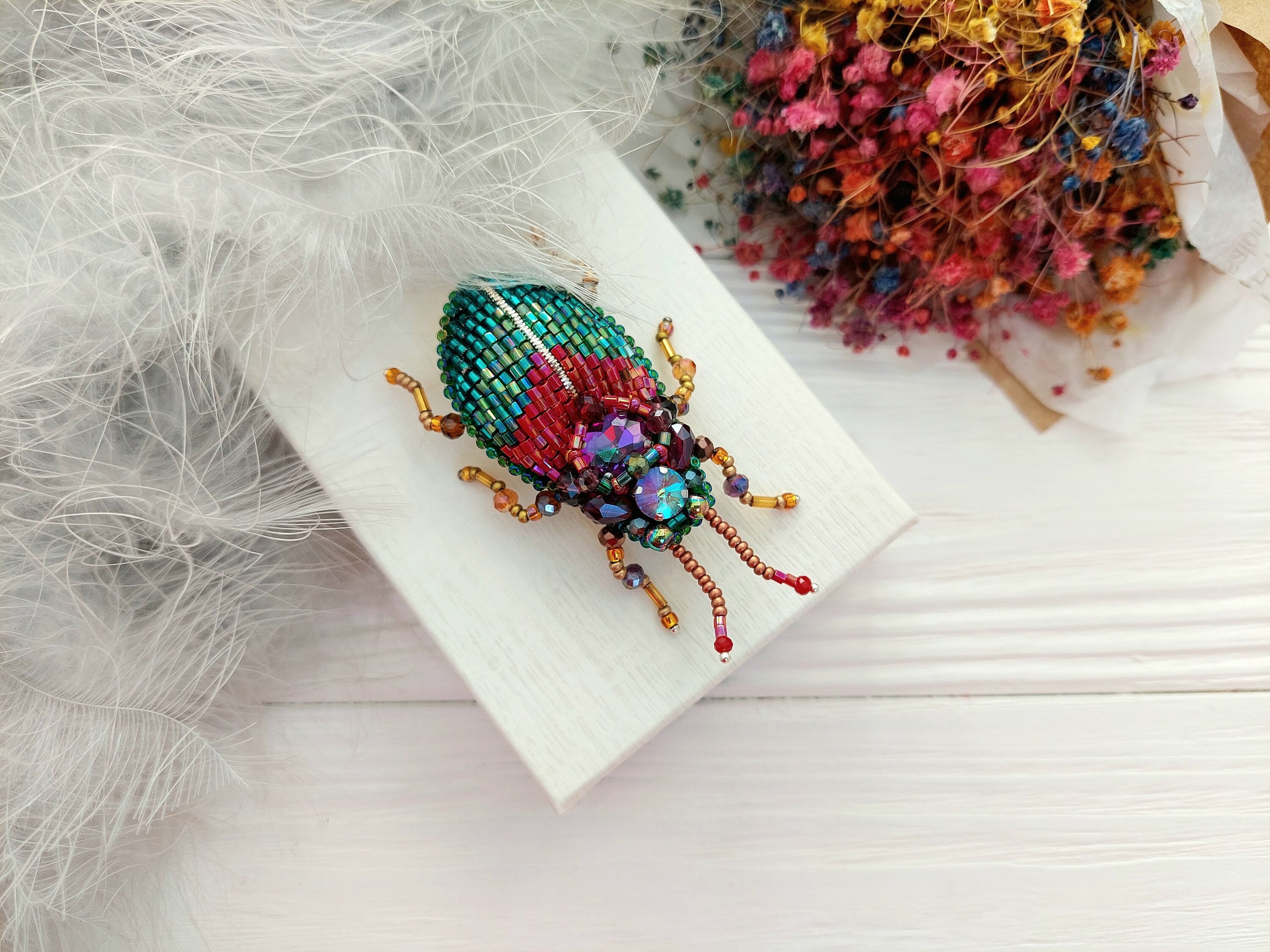 Spilla con perline ricamate, spilla a forma di insetto, spilla in vetro artistico, arte degli insetti, gioielli con animali e natura, gioielli con ins