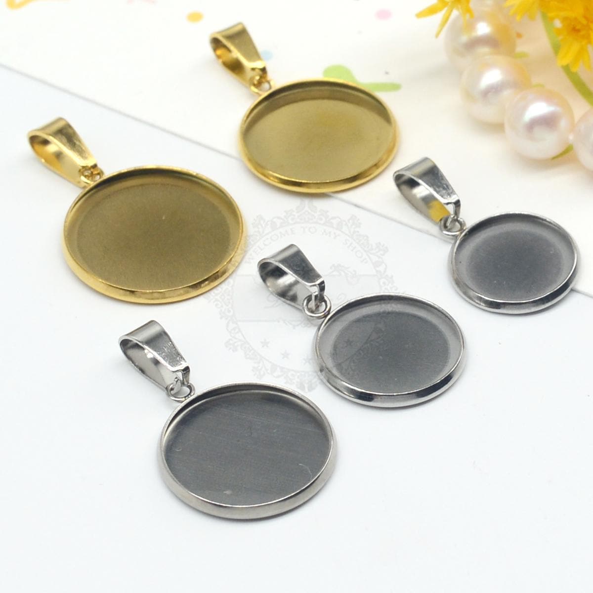 20 pezzi 6 mm~30 mm ciondolo con castone rotondo in acciaio inossidabile, castone vuoto pendente, castone cabochon in vetro, castone vassoio impostazi
