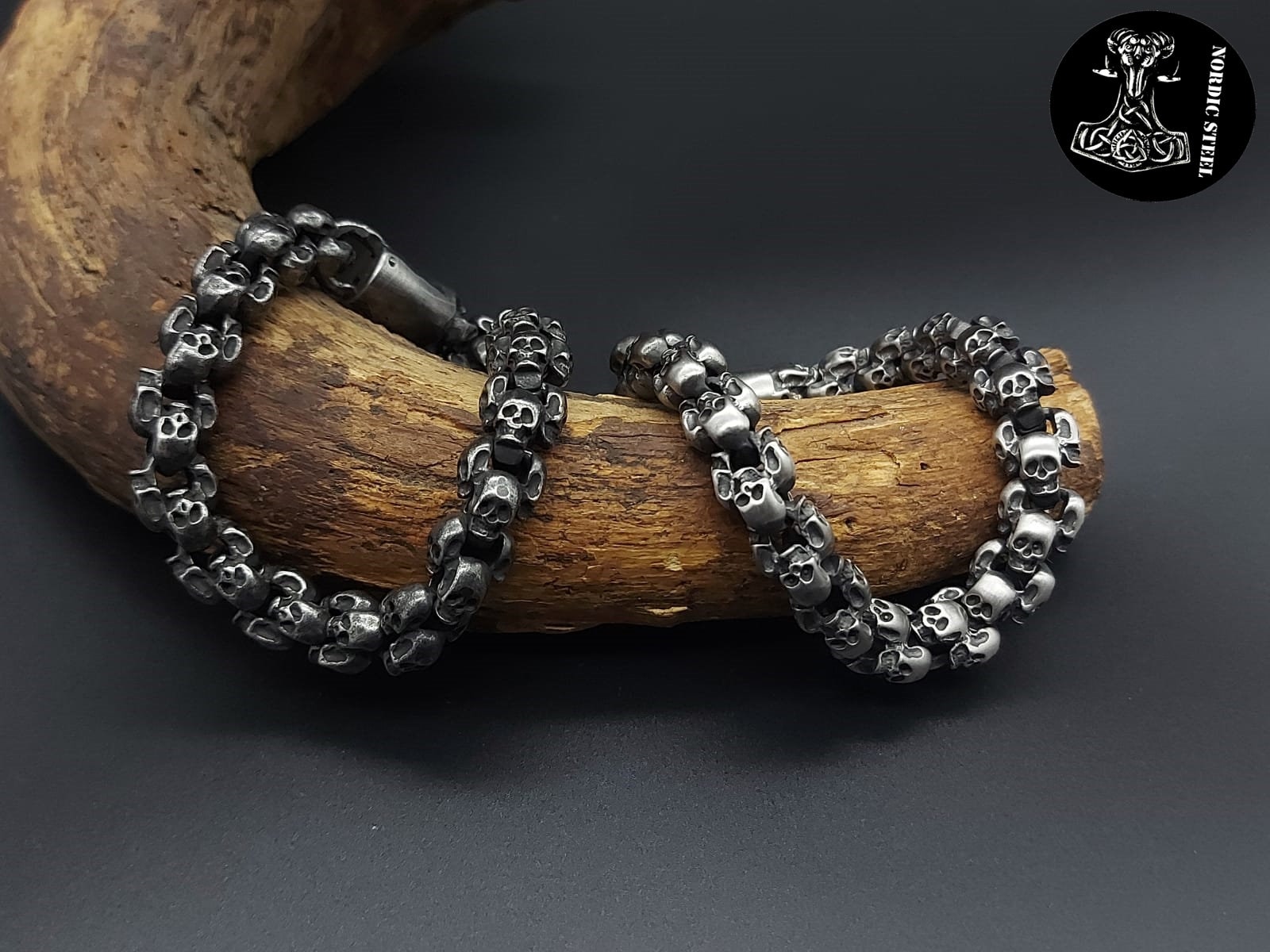 Bracciale Teschio Teschio di Alta Qualità Acciaio Inox Biker Rocker Skull Bracciale Corazzato Bangle Gotico Grigio Argento Teschi Teschio NUOVO