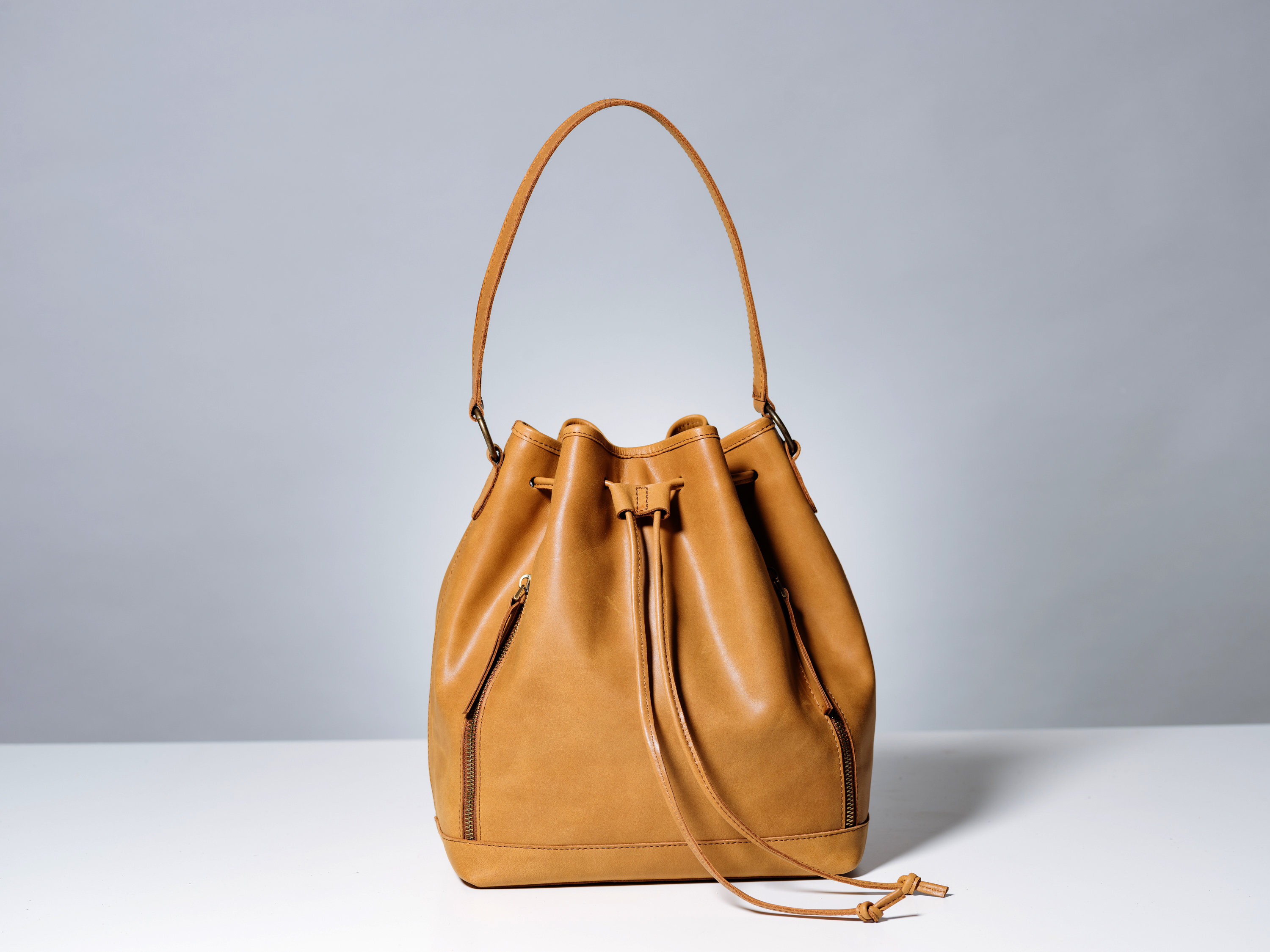 Borsa a secchiello beige, borsa a secchiello in pelle di medie dimensioni, borsa a tracolla, borsa a secchiello in pelle grande, borsa in pelle person