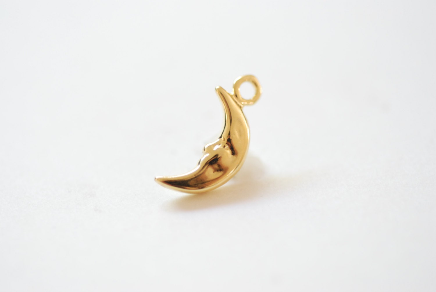 Ciondolo a forma di mezzaluna in oro vermeil - placcato in oro 18k su argento sterling, luna in oro, ciondolo a forma di mezzaluna, ciondolo a forma d