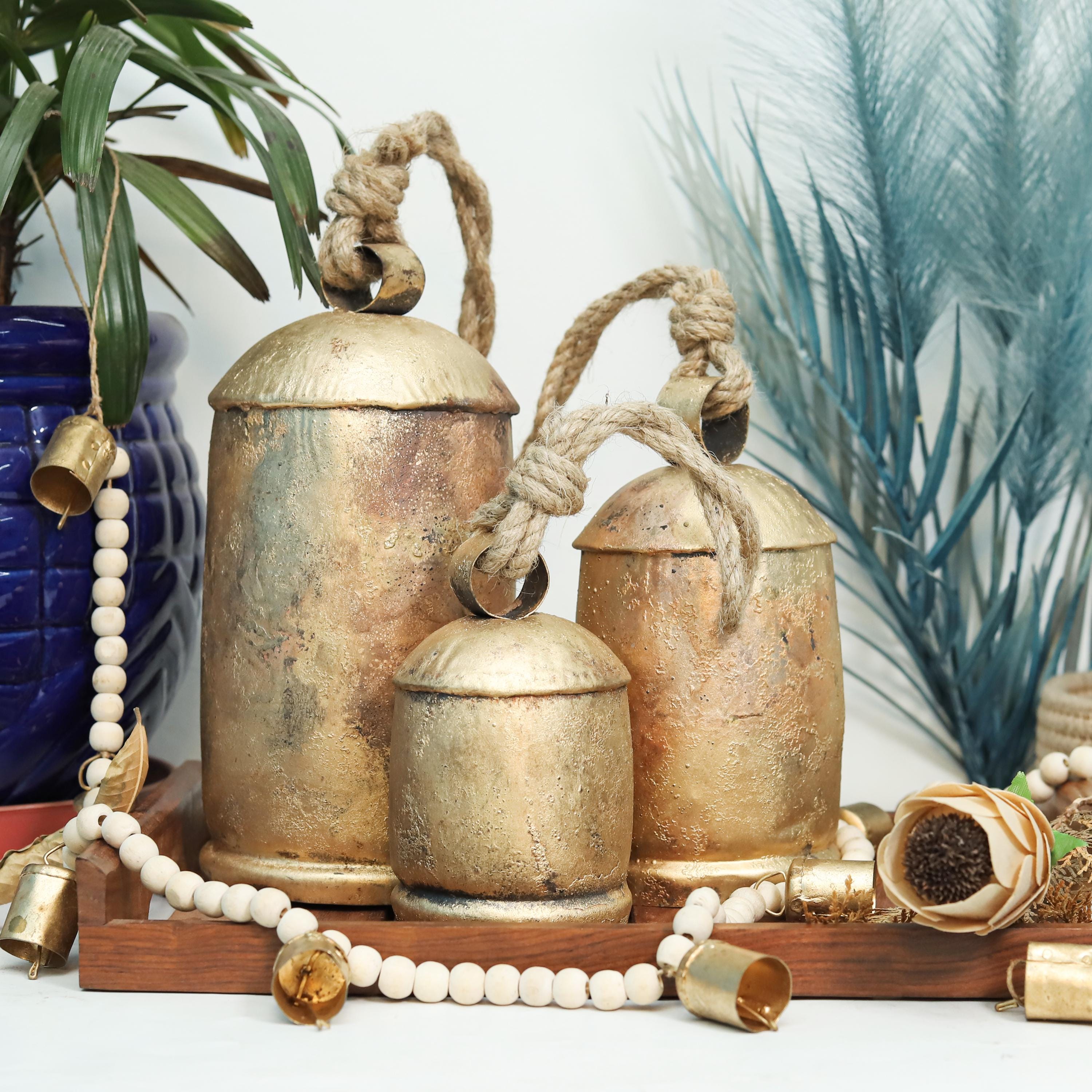 Set di campanelli rustici fatti a mano: grandi campanelli vintage in ottone su corda
