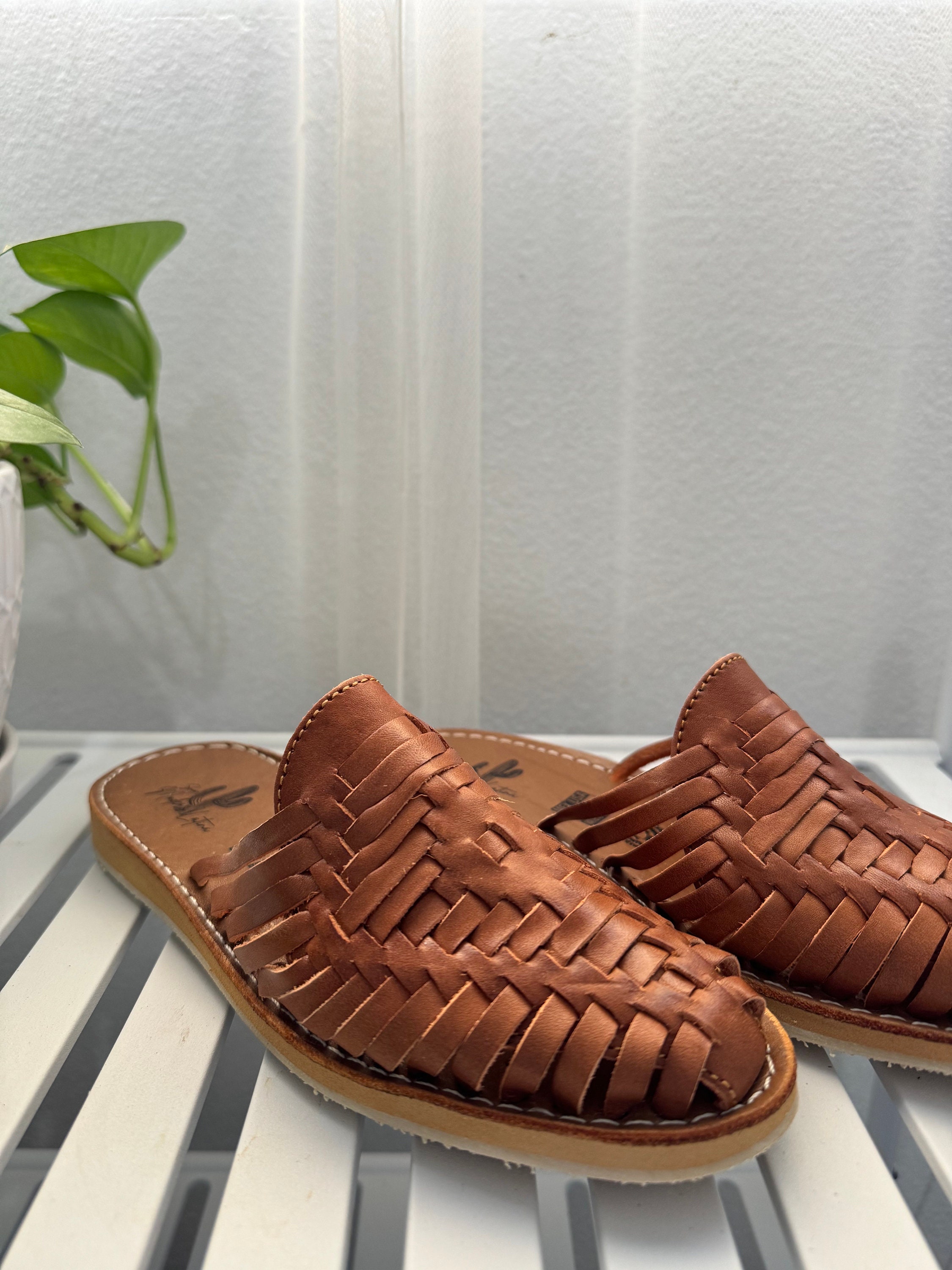 Sandali Huarache in pelle color cuoio, sandali messicani da donna, scarpe artigianali fatte a mano, sandali in pelle da infilare, sandali boho, regalo