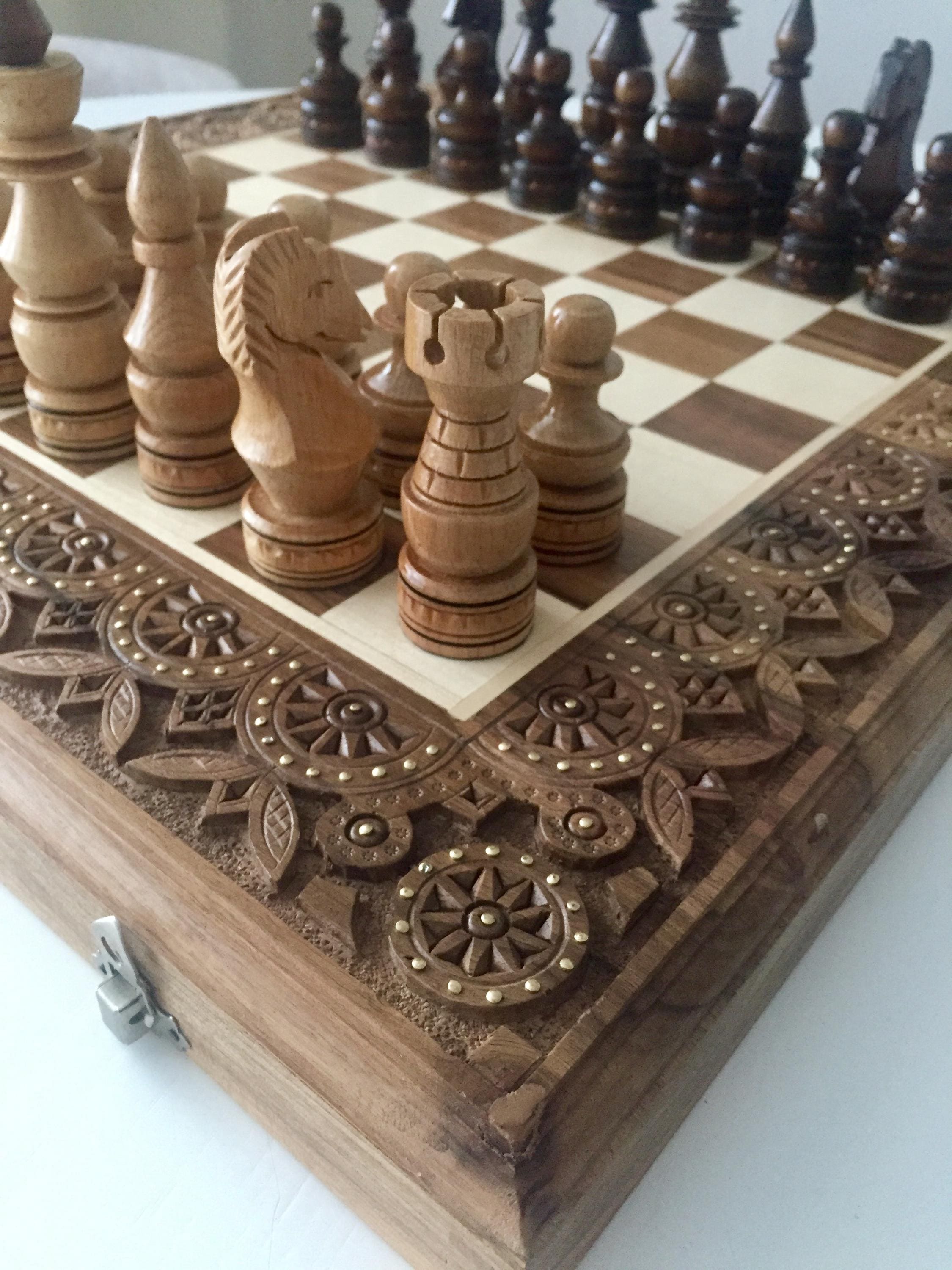 Scacchi decorativi intagliati a mano, set di scacchi in legno 3 in 1 Tavolo da scacchi con contenitore Set di scacchi in legno Scacchiere di lusso