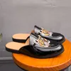 Britische Art Mode schwarze Stickerei Männer Slipper Schuhe Glitzer Leder Freizeit schuhe Männer bequeme halbe Hausschuhe Mann Zapatos Hombre