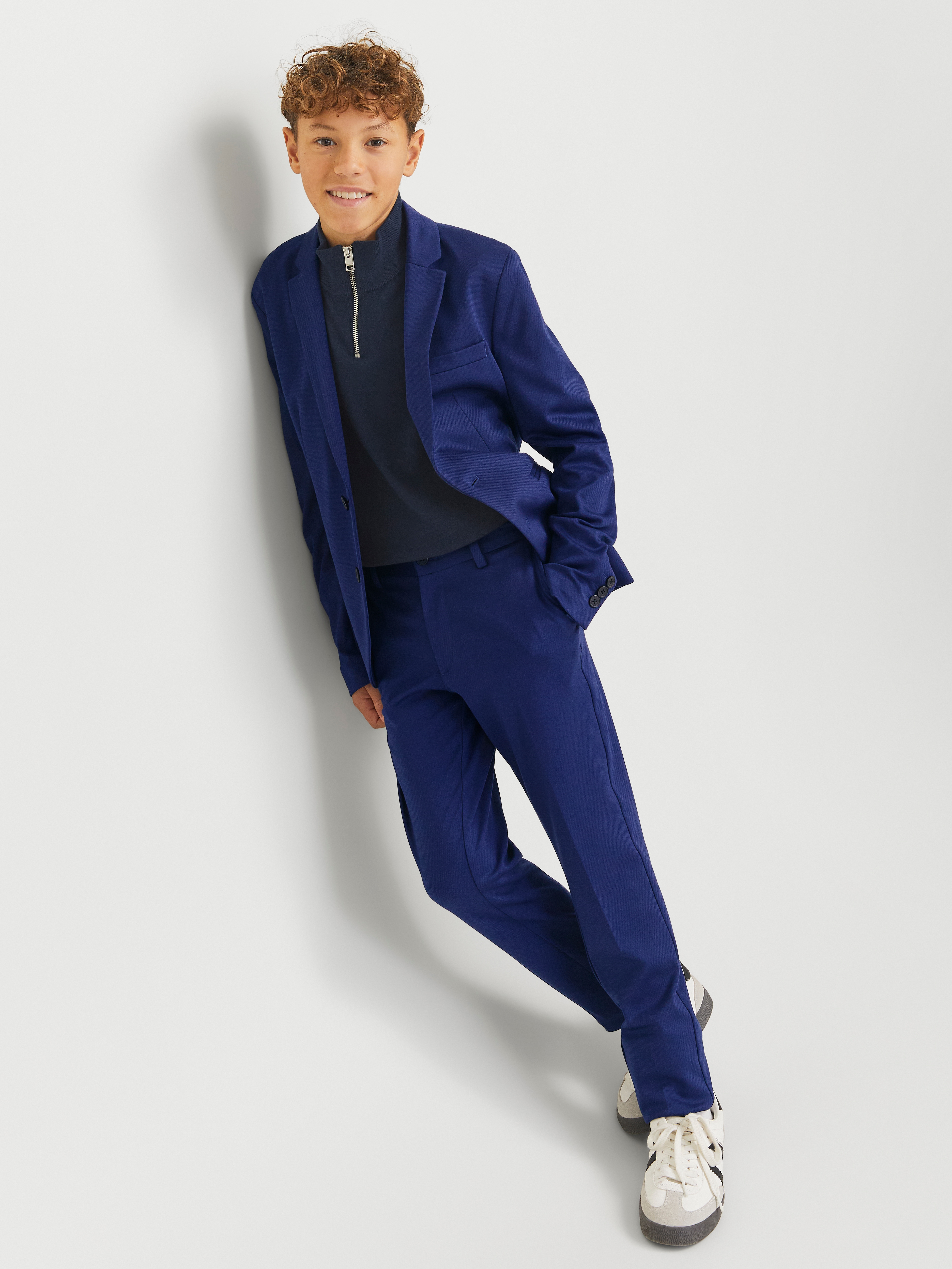 Anzug JACK & JONES JUNIOR "JJEJAXON sorgt für stylischen Look mit optimaler Passform", Jungen, Gr. 176, blau (medieval blau), Jersey, Obermaterial: 79% Polyester, 18% Viskose, 3% Elasthan, slim fit, Anzüge, unifarben, modisch, slim fit, Jersey,... Image