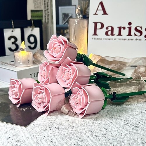 6-teiliges DIY Bauklotz Rose Blume Tischdekoration ABS-Material Perfekt für Valentinstag Weihnachts- Halloween-Geschenke Gemütliche Atmosphäre mit mehrfarbigen künstlichen Rosen elegantem Image