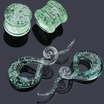 2pcs Glass Glow in Dark Ear Plugs and Tunnels Green Ear Gauge Expander Glass Ear Stretching