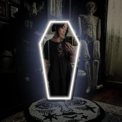 TEMU 1pc Chu Unique Coffin-shaped Neon Light Mirror, Usb Powered With Switch, Touch And Switch Control, Wall-mounted Plastic Neon Sign For Bedroom, Studio, And Party Decor