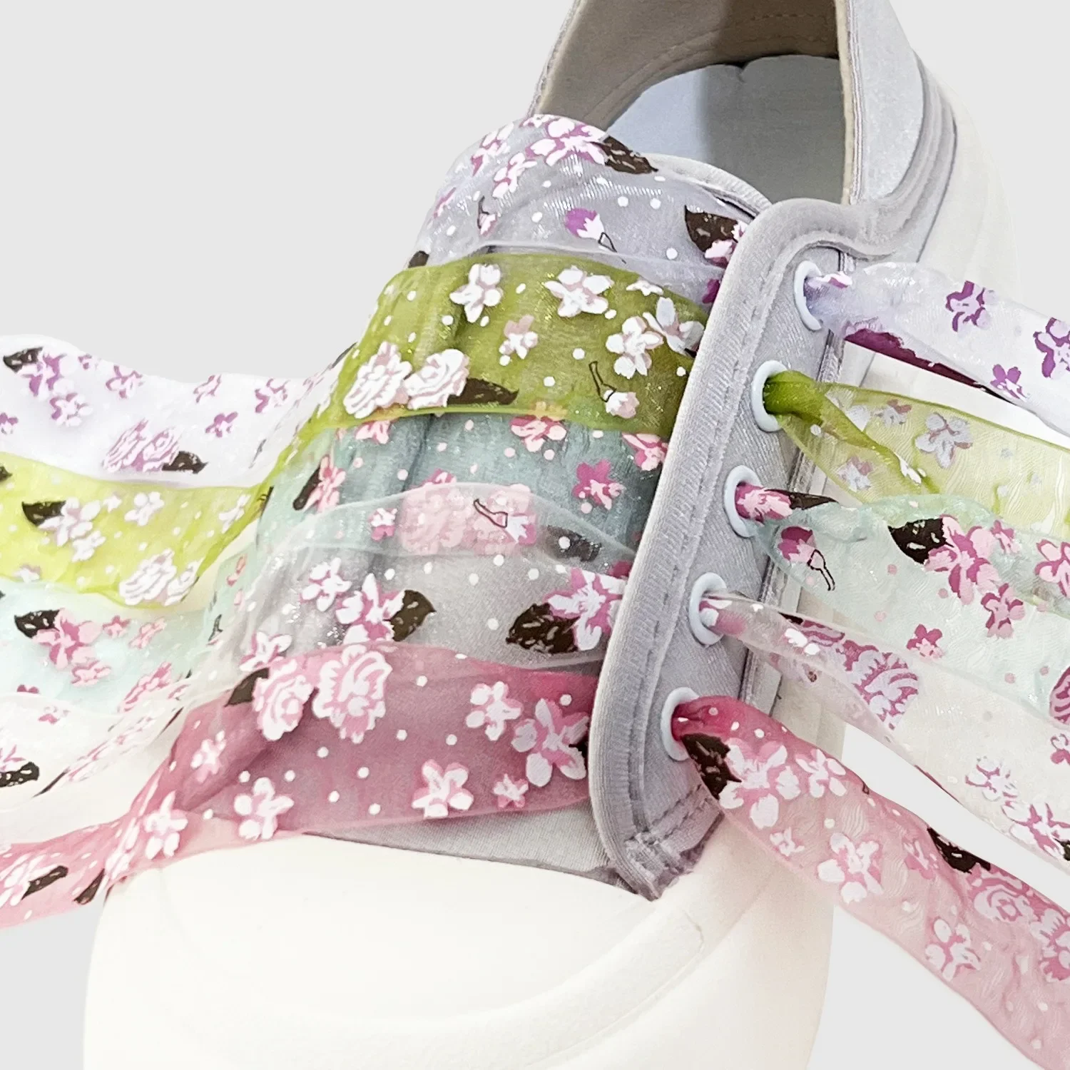 1 Paar neue 2,6 cm breite flache Schnürsenkel bedruckte Schnürsenkel für Turnschuhe Organza verträumtes Schnee garn transparente Schnürsenkel für Frauen Image