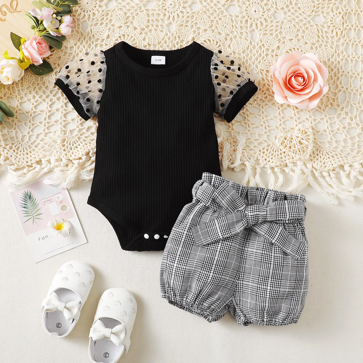 2-teiliges Sommer-Set für Babys, gepunktet, kurzärmelig, Body + karierte Shorts, für süße Babys im Alter von 0–18 Monaten, tägliches Dressing Image