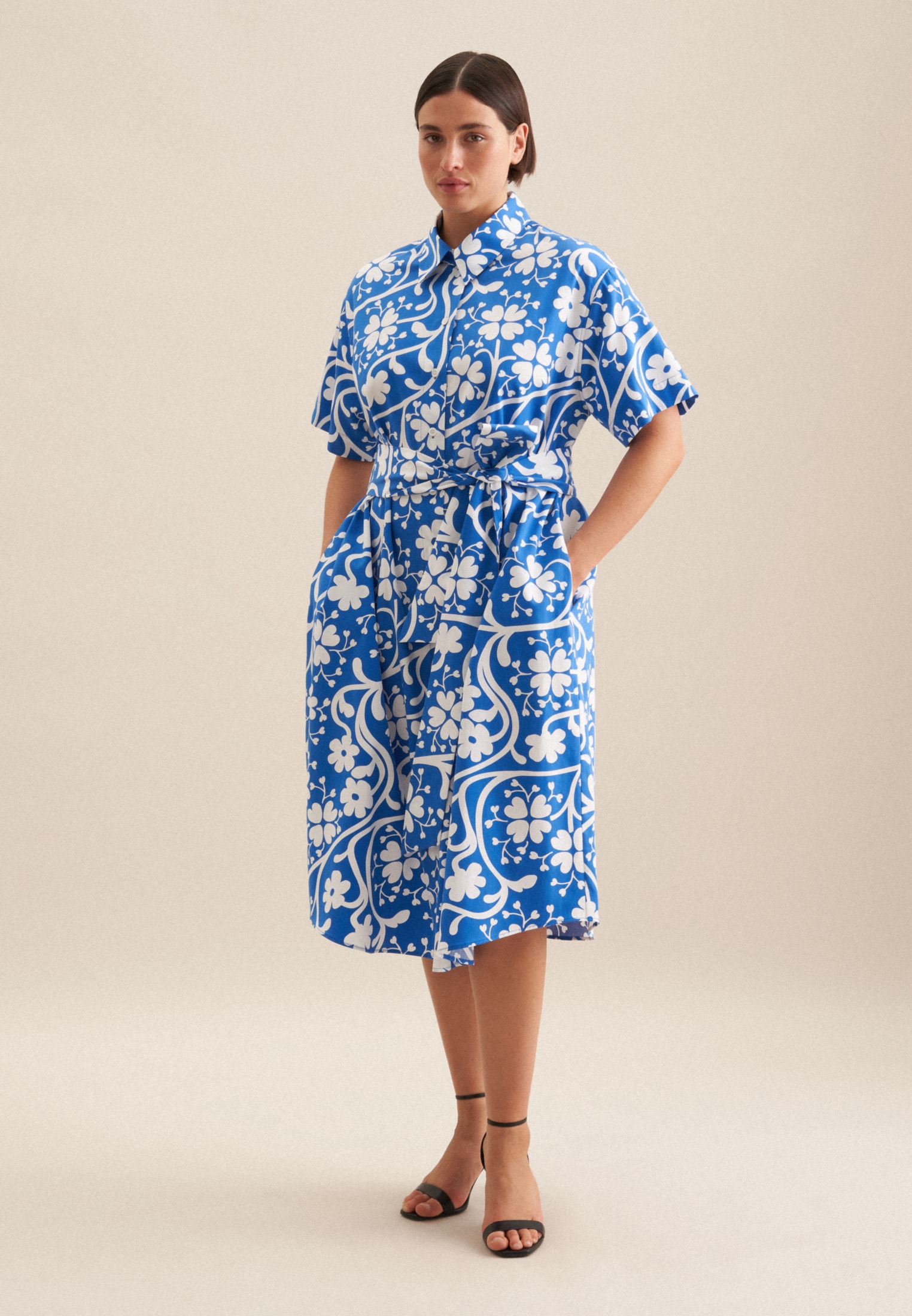 Sommerkleid SEIDENSTICKER "Schwarze Rose", Damen, Gr. 7XL (54), Normalgrößen, weiß, 100% Baumwolle, bedruckt, regular fit, Kleider, Kurzarm Kragen Druck Image