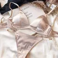 Reggiseno a coppa a triangolo francese Comodo reggiseno lucido sottile con ferretto sul petto piccolo Supporto superiore sexy Anti-Sag Tessuto confortevole