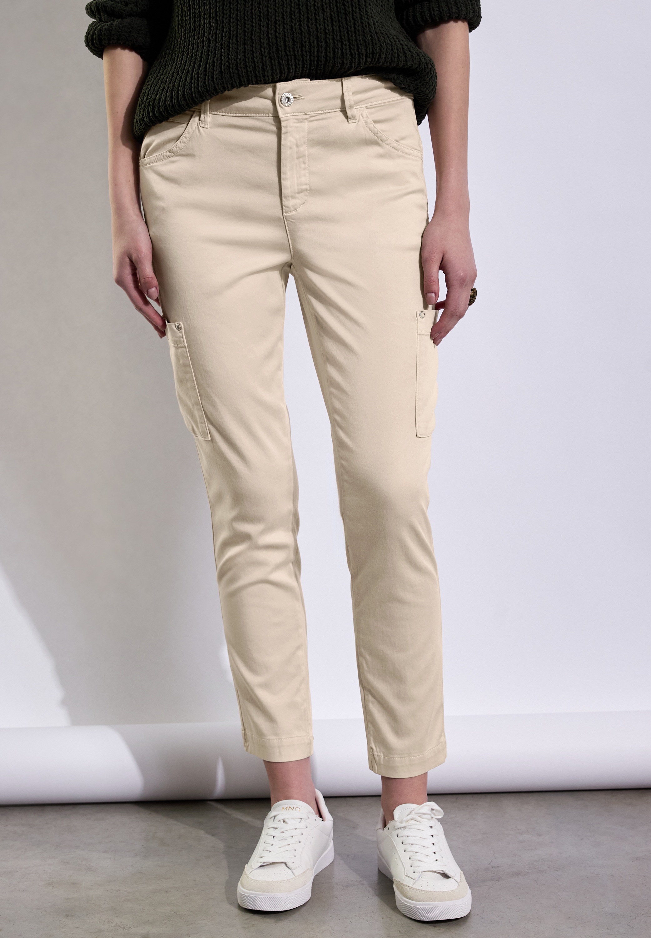 Cargohose STREET ONE STUDIO, Damen, Gr. 44, Länge 28, beige (cream beige), Stoff, 60% Lyocell, 37% Baumwolle, 3% Elasthan, unifarben, slim fit normal, Hosen Cargohose, aus Lyocell