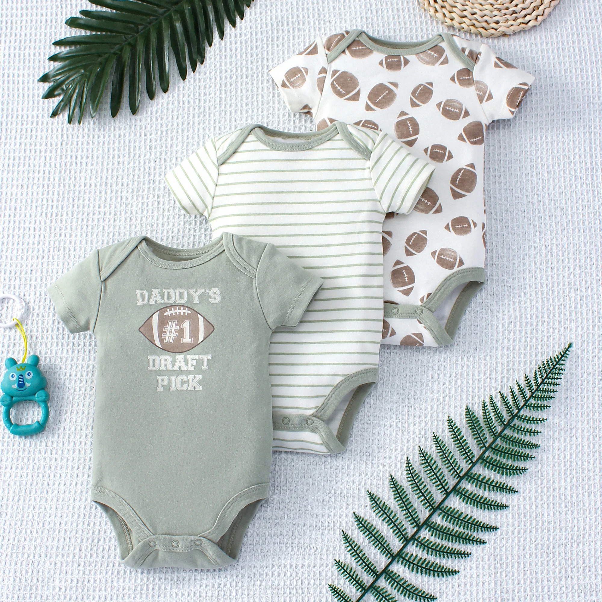3-teiliges Sommer-Baby-Body, dreiteiliges Set mit Cartoon-Rugby-Muster und Streifenmuster, Knopfdesign für Jungen im Alter von 0–9 Monaten Image