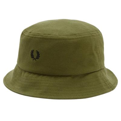 Fischerhut aus grünem Piqué mit Markenlogo von Fred Perry Image