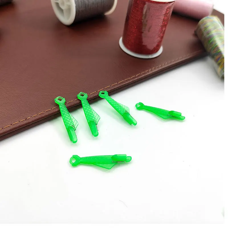 5 Stück/10 Stück/20 Stück/30 Stück automatischer Nähnadel-Einfädler-kompaktes fisch förmiges Design für müheloses Einfädeln von kleinen Augen Image