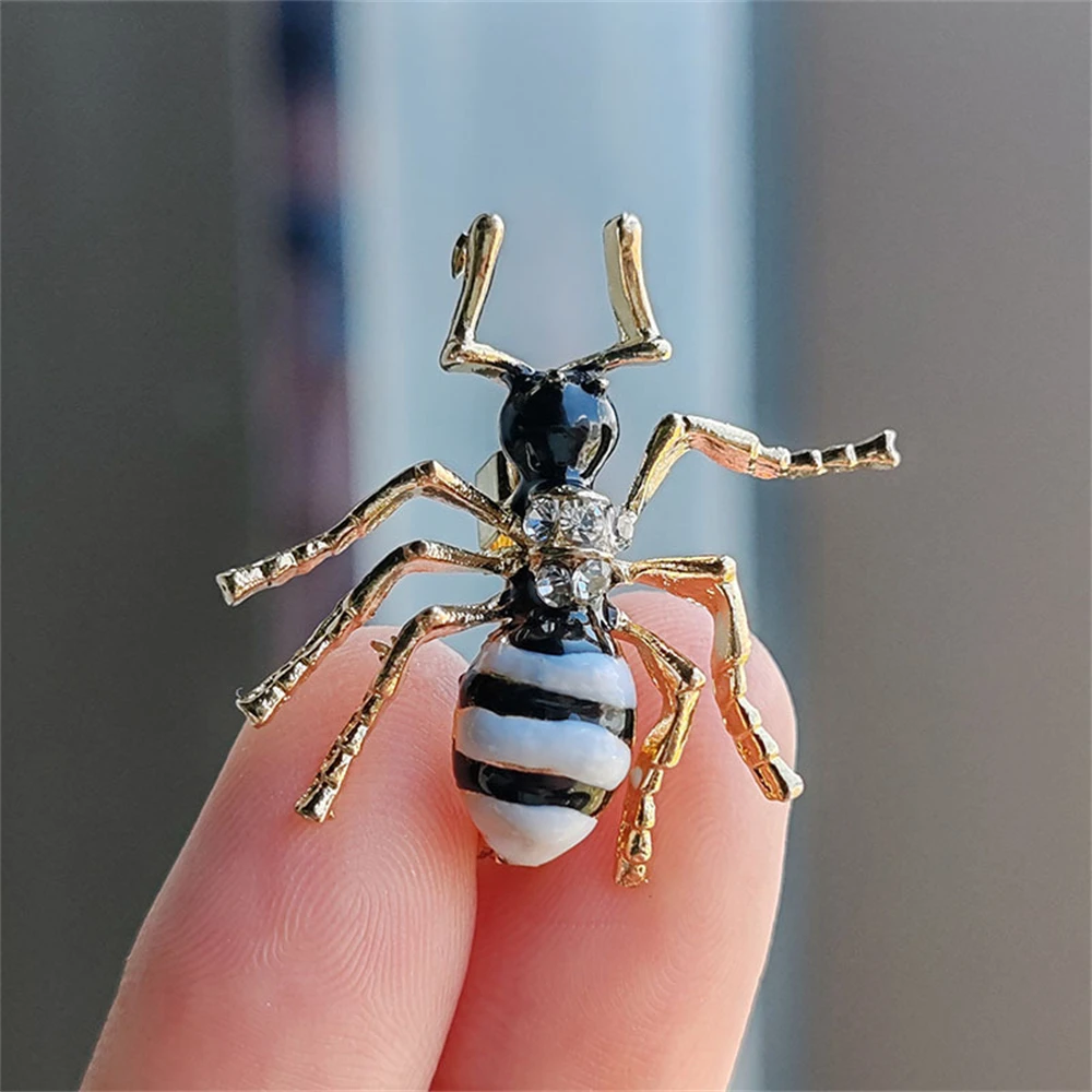 Europäische und amerikanische Mode einfache Öl Tropf Emaille Legierung Ant Brosche Pin Damen bekleidung Pin Zubehör Image