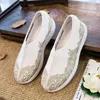 Neue Vintage chinesische ethnische Stil Männer Schuhe Gold Stickerei Leinwand Flügel Chun Kung Fu Schuhe lässig täglich Tai Chi alte Peking Schuhe