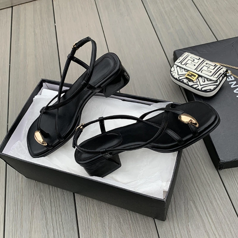 Damensandalen 2025, Sommer, offener Zehenbereich, dicker Absatz, Tanga, römische Schuhe, Strandschuhe, Oberbekleidung, Temperament, Damenschuhe, Größe 34–43