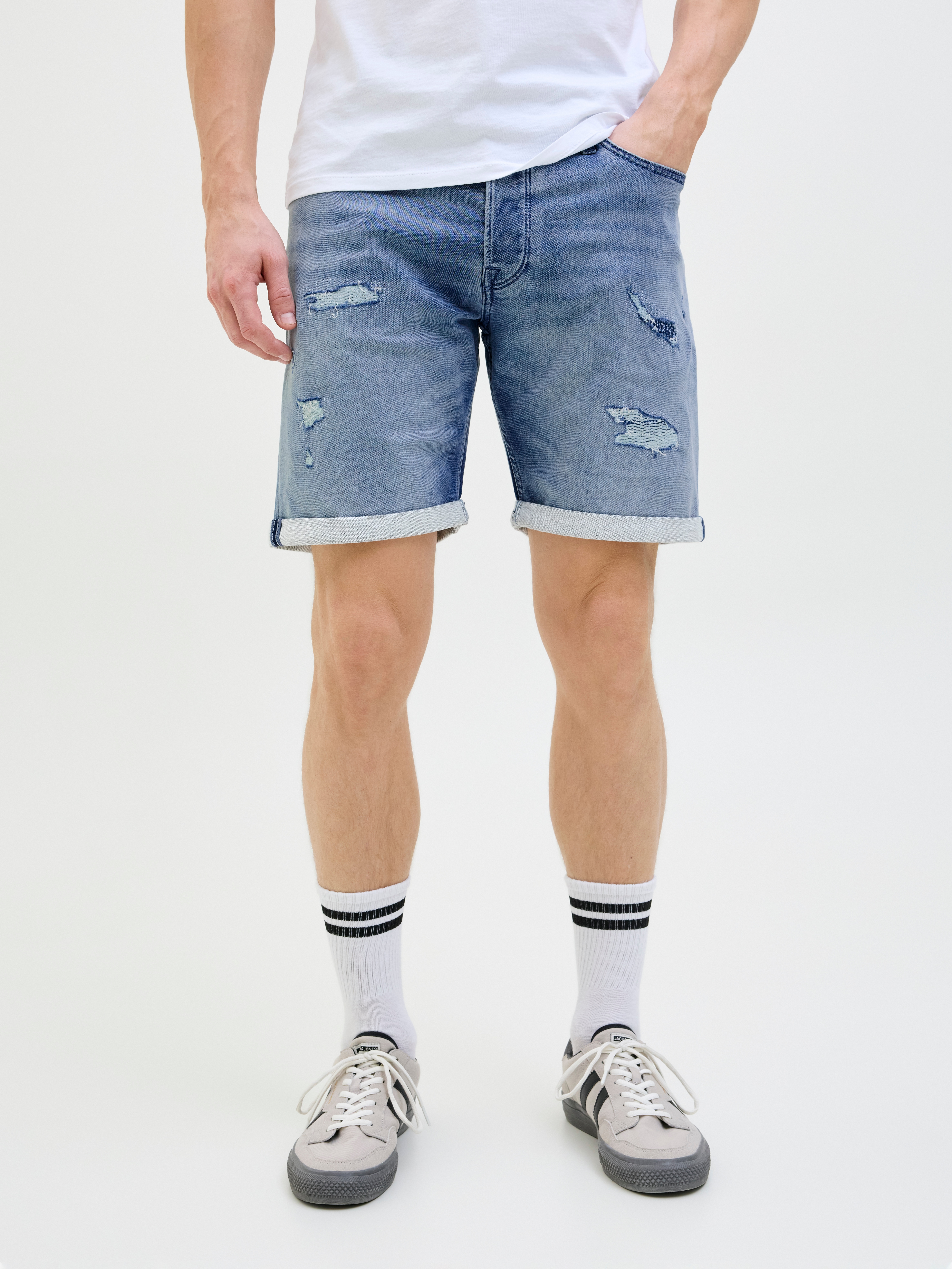 Shorts JACK & JONES "JJIRICK JJICON I.K. SHORTS GE 136 SN", Herren, Gr. S, N-Gr, blau (blau denim), Web, Obermaterial: 48% Baumwolle, 26% Viskose, 25% Polyester, 1% Elasthan, unifarben, regular fit kniefrei, Hosen Shorts, im Five-Pocket Style
