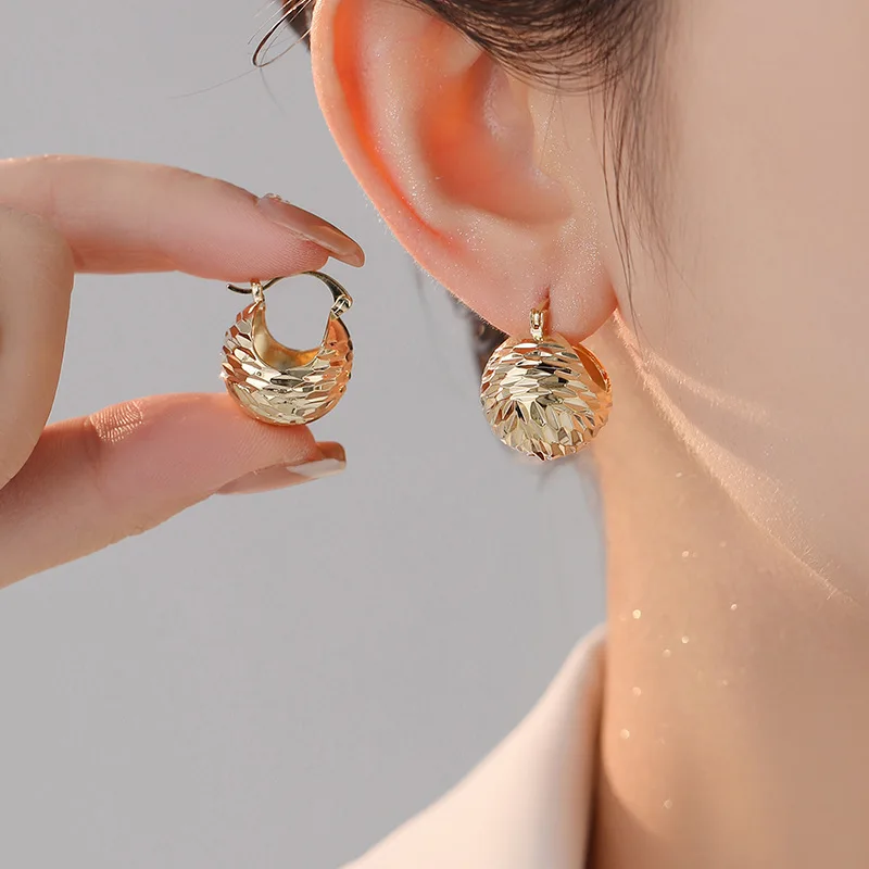 Einzigartige runde Kugel Creolen für Frauen antike Goldfarbe Hip Hop weibliche Ohr schnalle Hochzeit Verlobung feier Schmuck