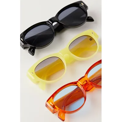 Naya Round Sunglasses at Free People in Black