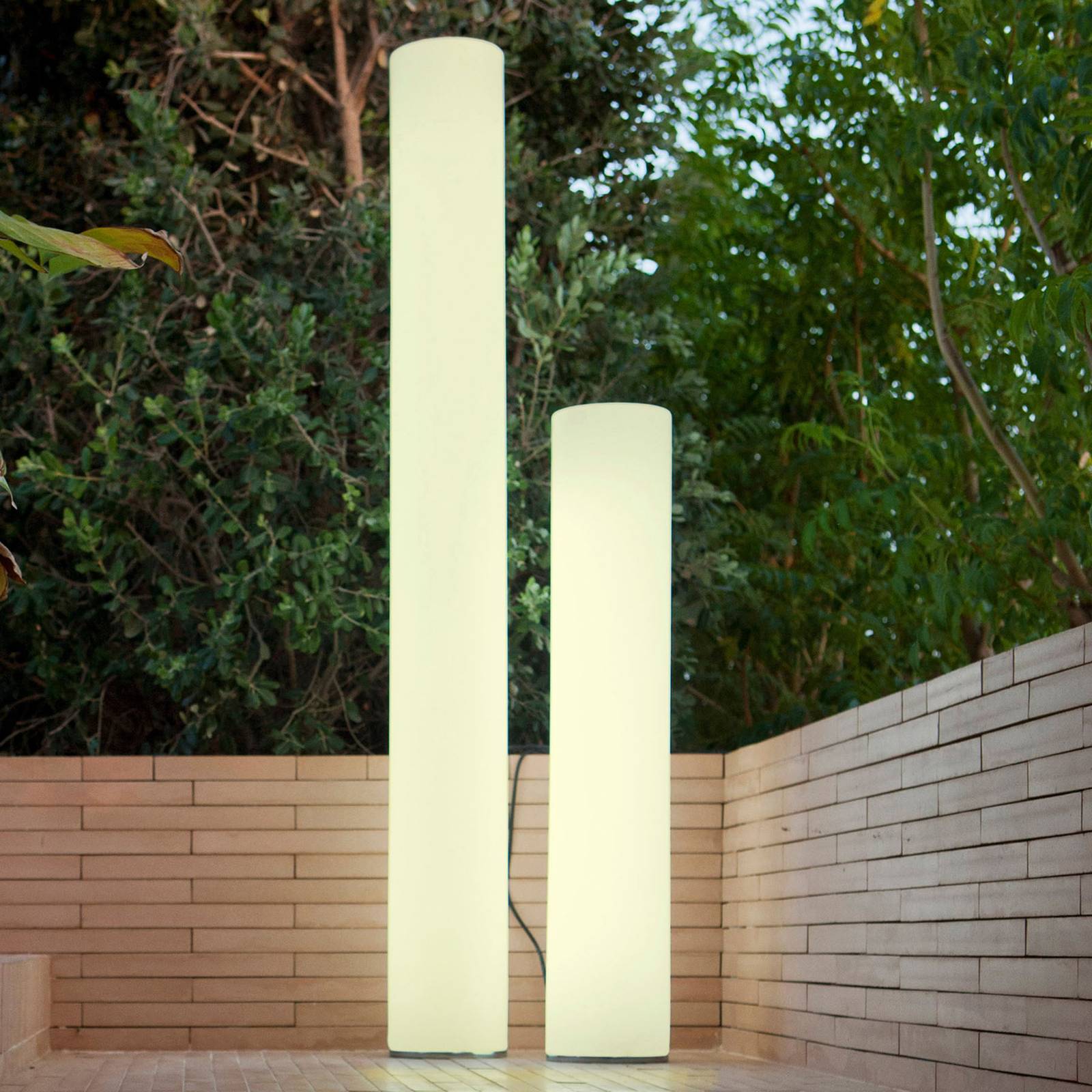 Newgarden Wegeleuchte Fity, Höhe 160 cm, 3.000 K Fity, weiß / opal, Kunststoff, Außenleuchte