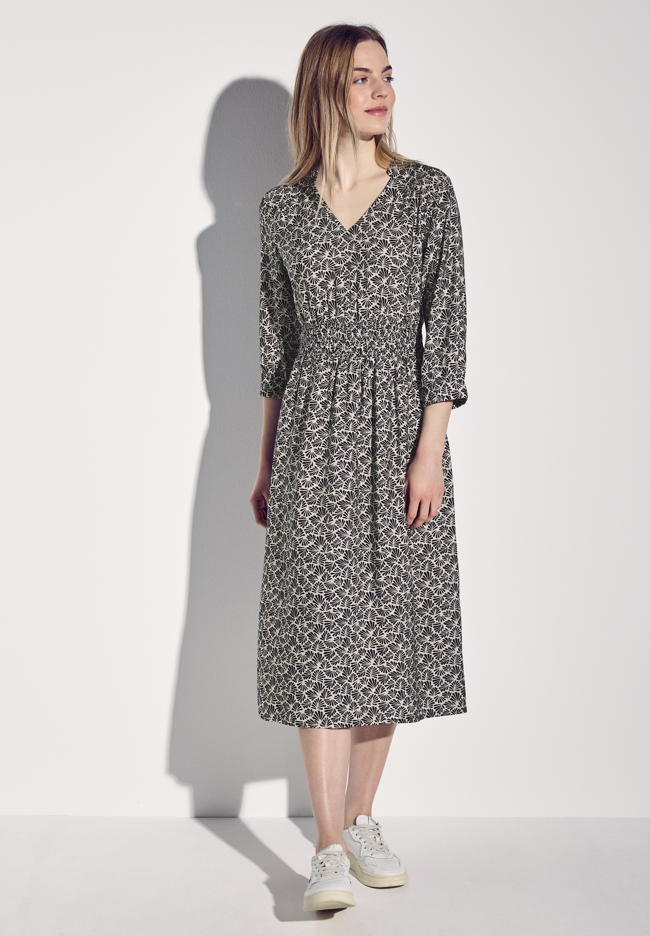 Midikleid STREET ONE, Damen, Gr. 42, EURO-Größen, blau (tiefblau), Stoff, 88% Viskose, 12% Polyamid, bedruckt, normal Midi, V-Ausschnitt, Bündchen, Kleider Midikleid, aus Viskose