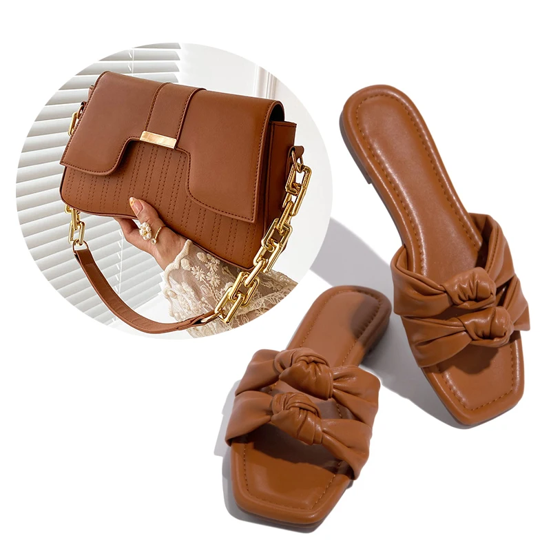 Neue Frauen Metall Kette Hausschuhe Sommer mit flachem boden Nicht-slip Strand Schuhe frauen schuhe Mode Kette Kleine Tasche umhängetasche Set