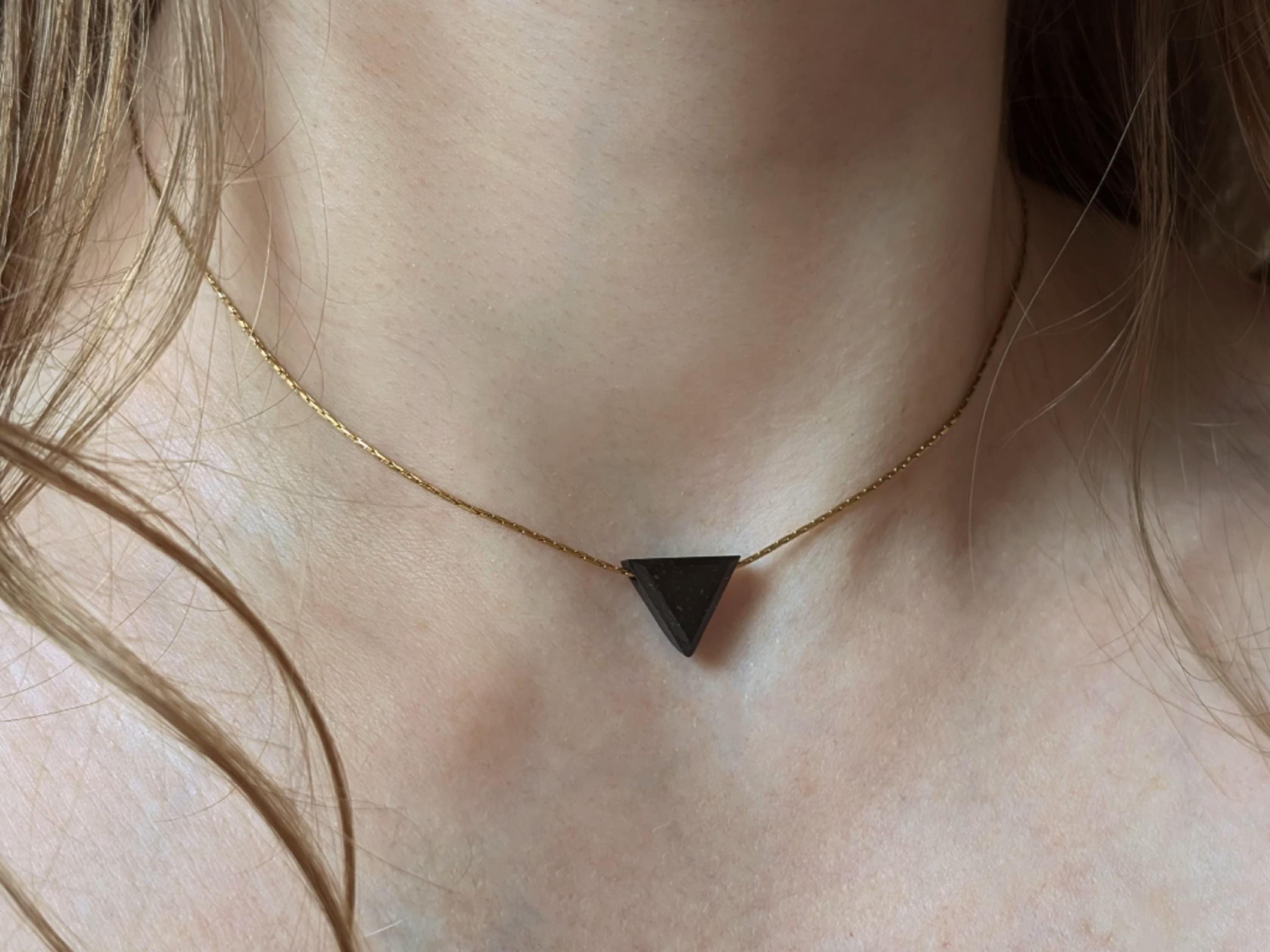 Collana in tormalina nera in oro o argento - triangolo | Collana girocollo in tormalina nera, pendente in tormalina nera, collana in tormalina nera