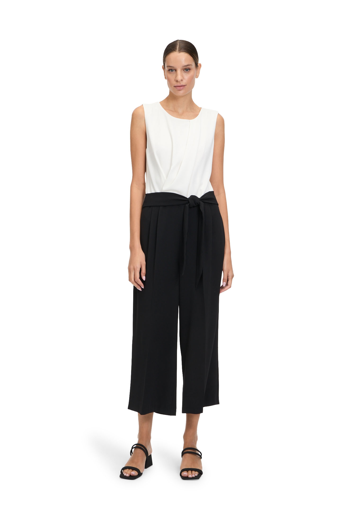 Overall BETTY & CO "Damen Jumpsuit ohne Arm", Damen, Gr. 46, schwarz-weiß (patch schwarz, cream), Obermaterial: 100% Polyester. Besatz: 100% Polyester. Futter: 100% Polyester., tailliert, Rundhals, Overalls, Falten Image