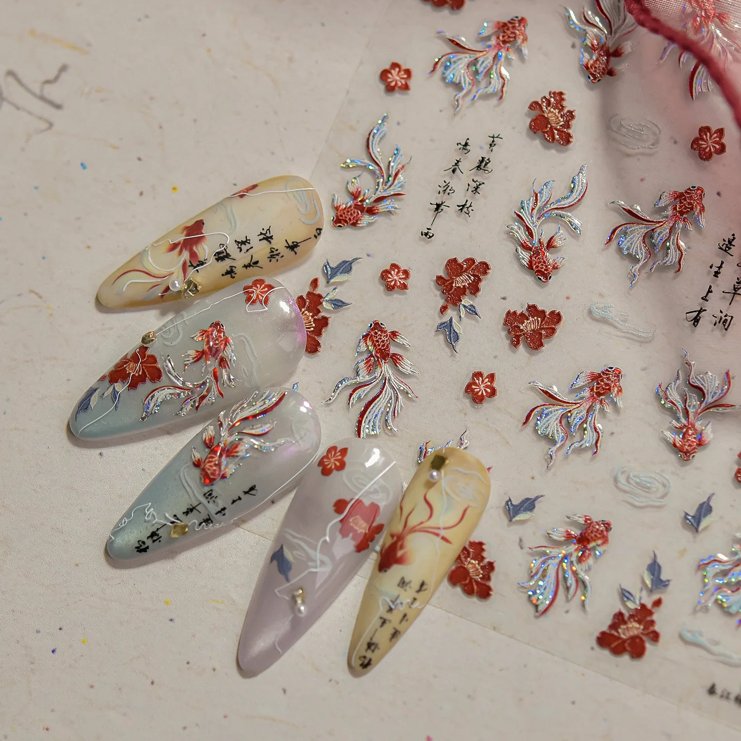 Roter gebrochener Karpfen, Koi Cyprinidae, verheißungsvoller Fisch, Frühlingsblume, 5D-Nagelkunst-Aufkleber, frisches, lebendiges Relief, selbstklebender Maniküre-Aufkleber Image