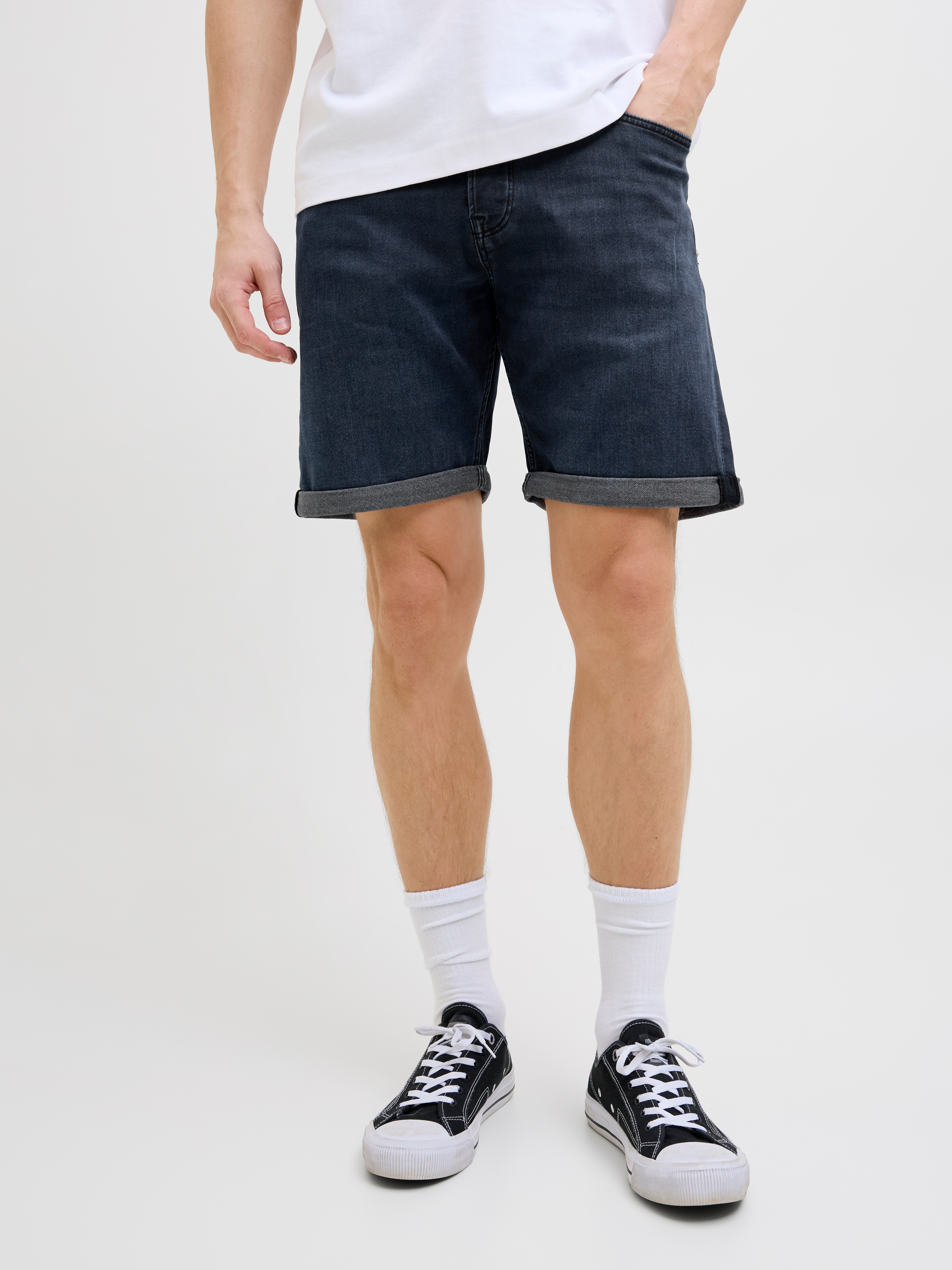 Shorts JACK & JONES "JJIRICK JJICON SHORTS GE 604 I.K SN", Herren, Gr. S, N-Gr, blau (blau denim), Web, Obermaterial: 48% Baumwolle, 26% Viskose, 25% Polyester, 1% Elasthan, unifarben, regular fit knielang, Hosen Shorts