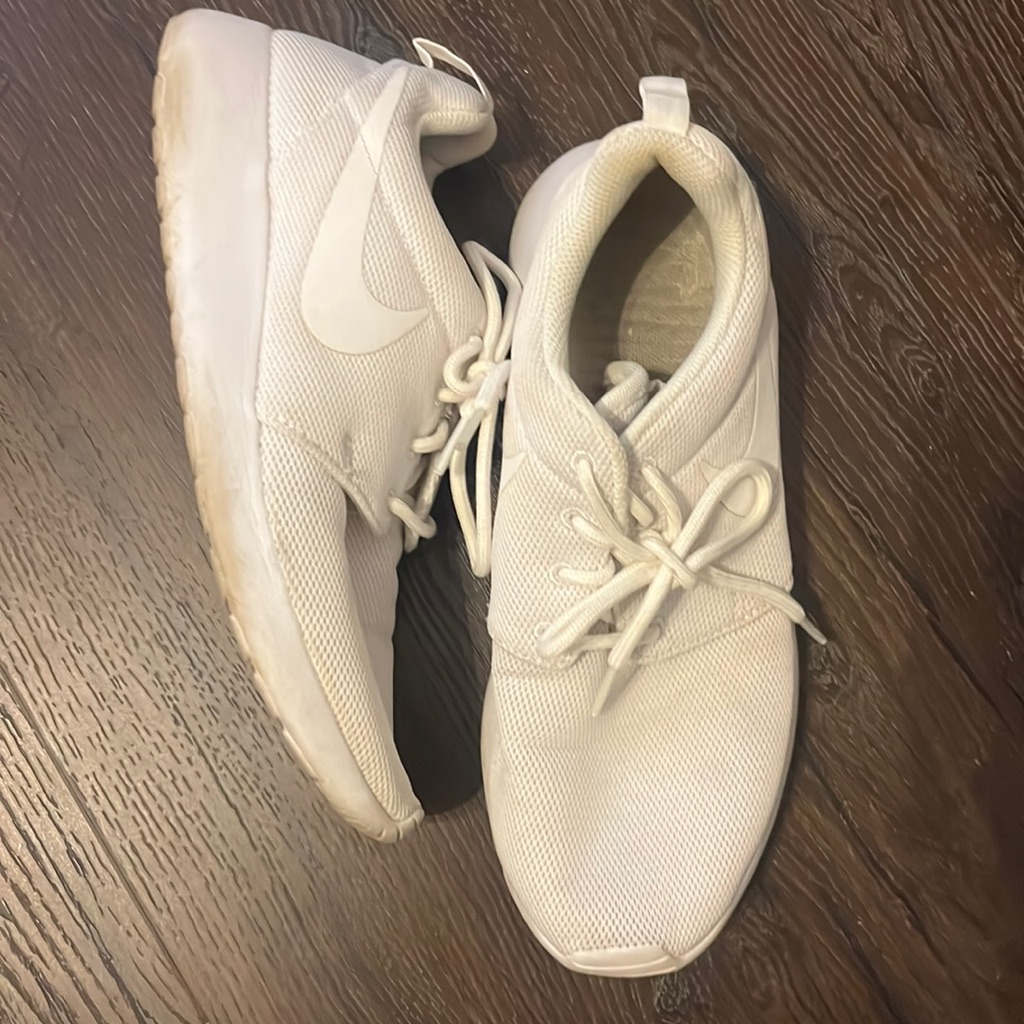 Nike Shoes | White Nike Tennis Shoes | Color: White | Size: 8