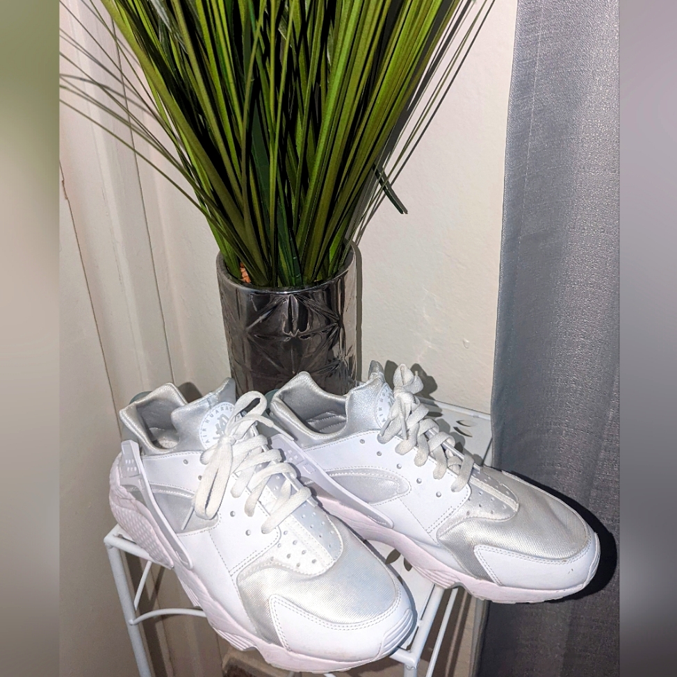 Nike Shoes | Used Men's White Nike Air Huarache Sneakers | Color: White | Size: 11