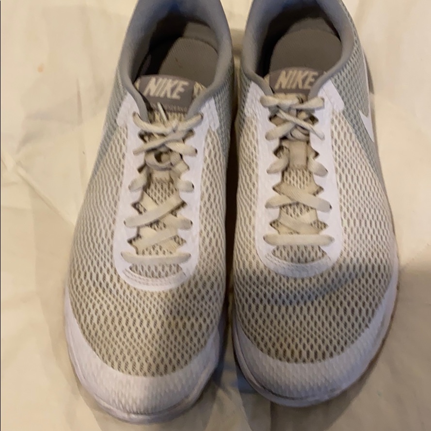 Nike Shoes | Women’s Soft Side Nike Tennis Shoes | Color: Gray/White | Size: 9