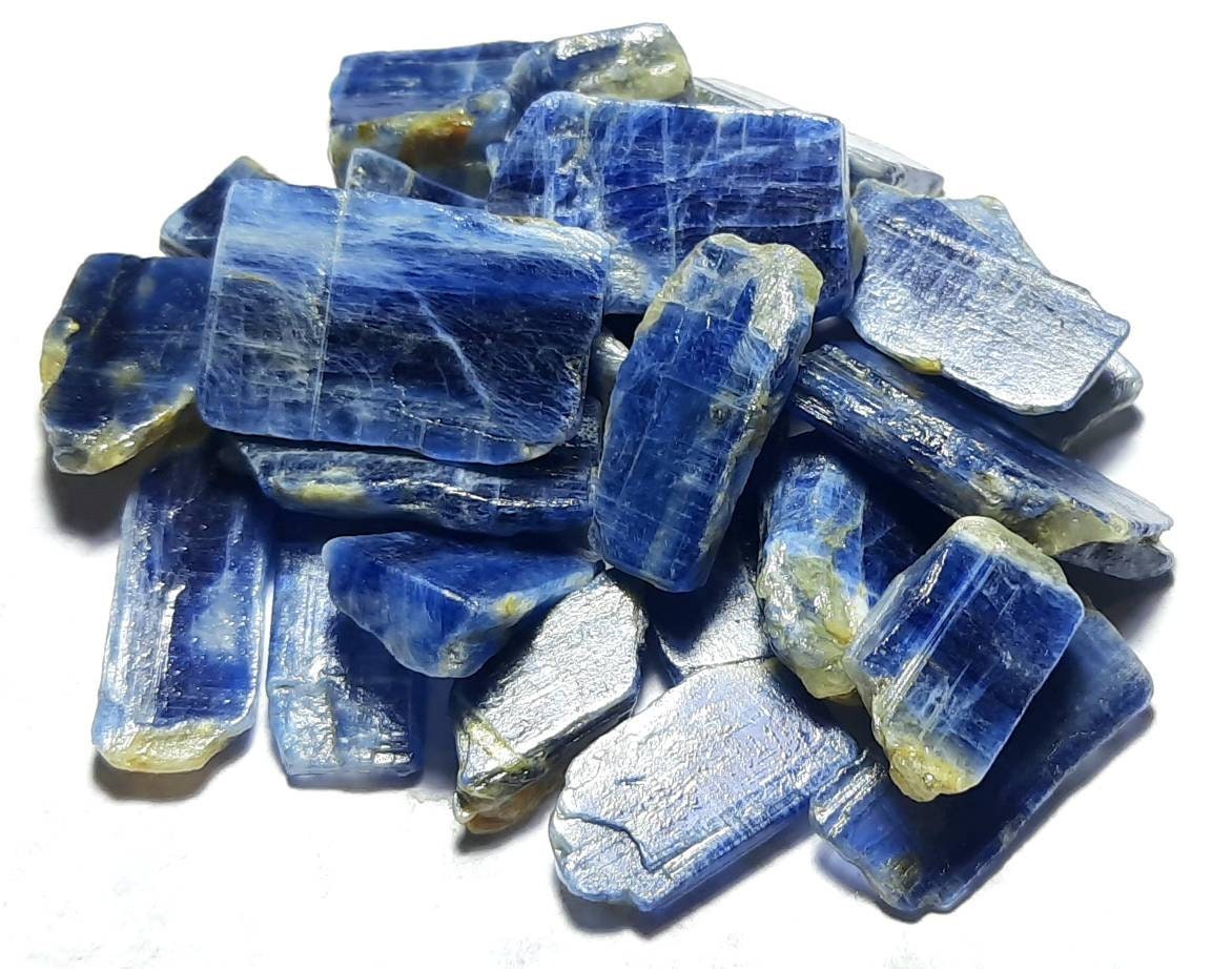 Pietra preziosa grezza di cianite blu naturale, esemplari di cianite, lastra di cianite, materie prime di cianite, fette di cianite, cianite di grandi