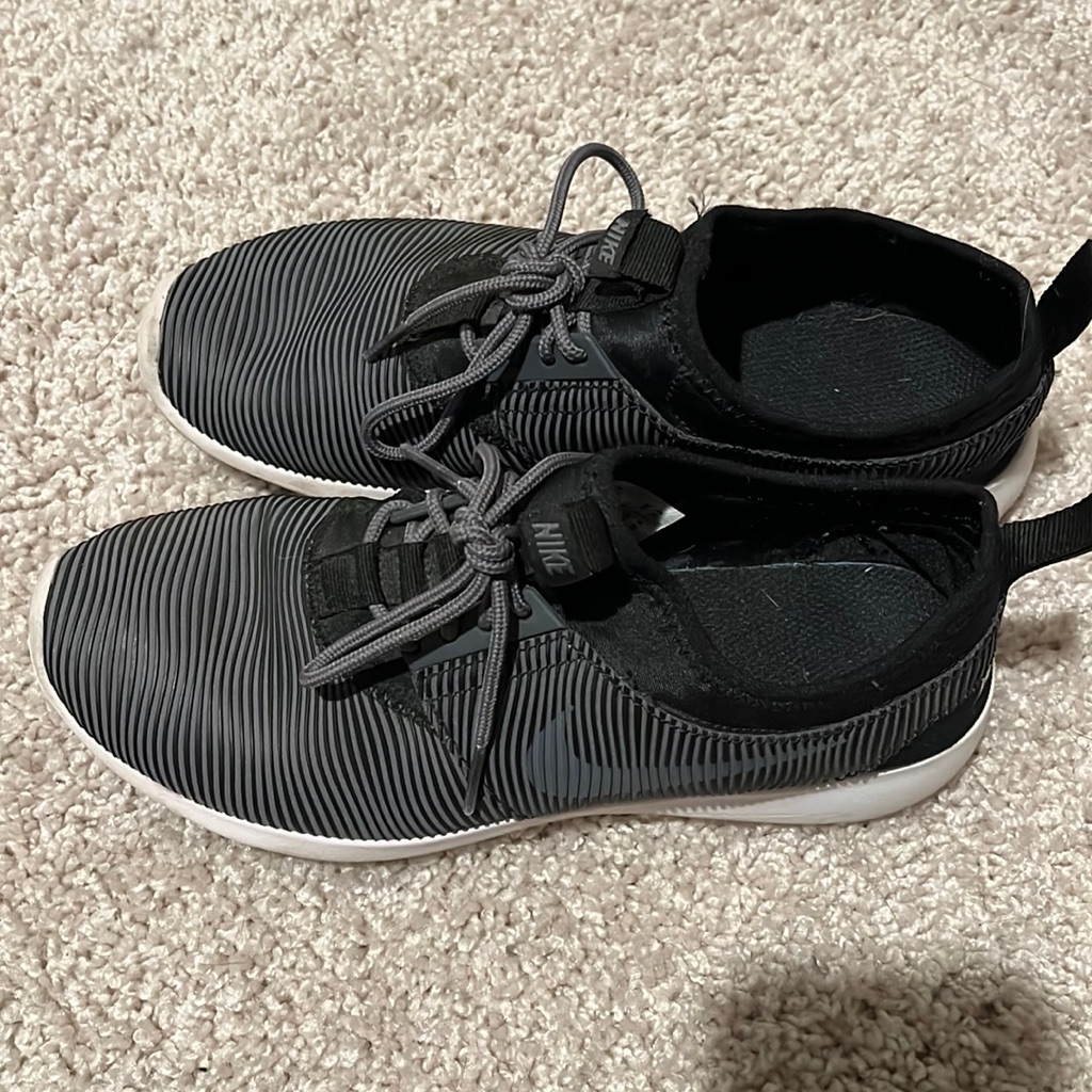 Nike Shoes | Women’s Nike Tennis Shoe | Color: Gray | Size: 6.5