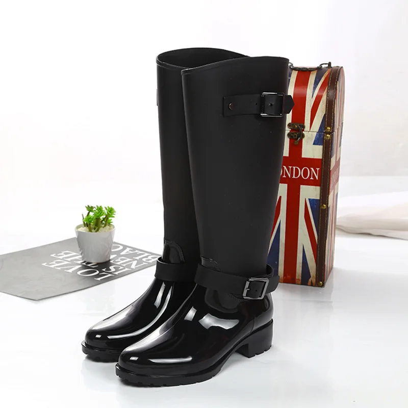 Frauen zipper Hohe Stiefel Punk Stil Gürtel schnalle Schuhe Reine Farbe Regen Stiefel Outdoor Gummi Wasser schuhe Für Weibliche Zapatos mujer