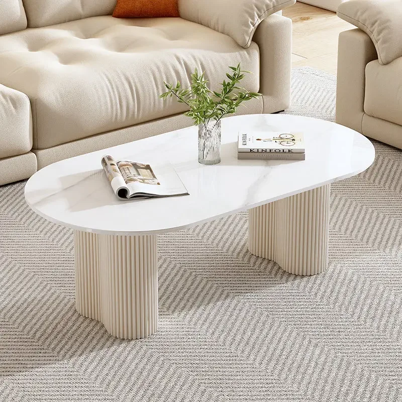 Ästhetischer moderner Couchtisch, einfacher, klarer, minimalistischer, stehender, einzigartiger Couchtisch, beweglicher Schreibtisch aus Metall Image