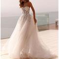 Strand-Hochzeitskleider Ballkleid Herzausschnitt ärmellos Schleppe Tüll-Brautkleider mit Applikationen beeindruckendes Kleid 2024