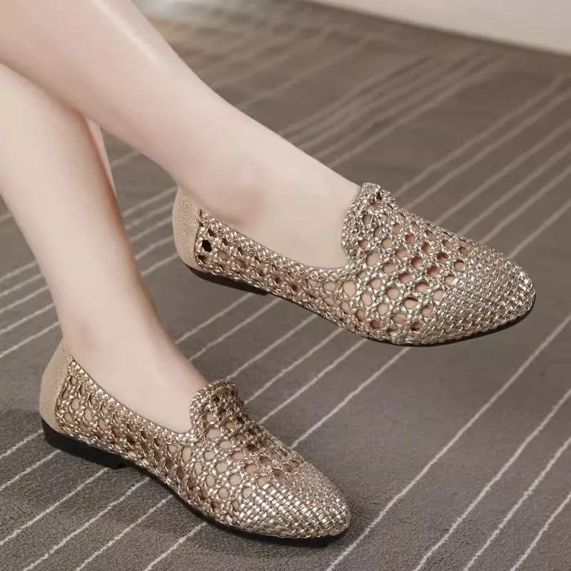 GKTINOO 2026 Sommer Neue Echtleder-Sandalen für Damen Handgewebte Hohle Flache Weiche Sohle Große Größen Damenschuhe