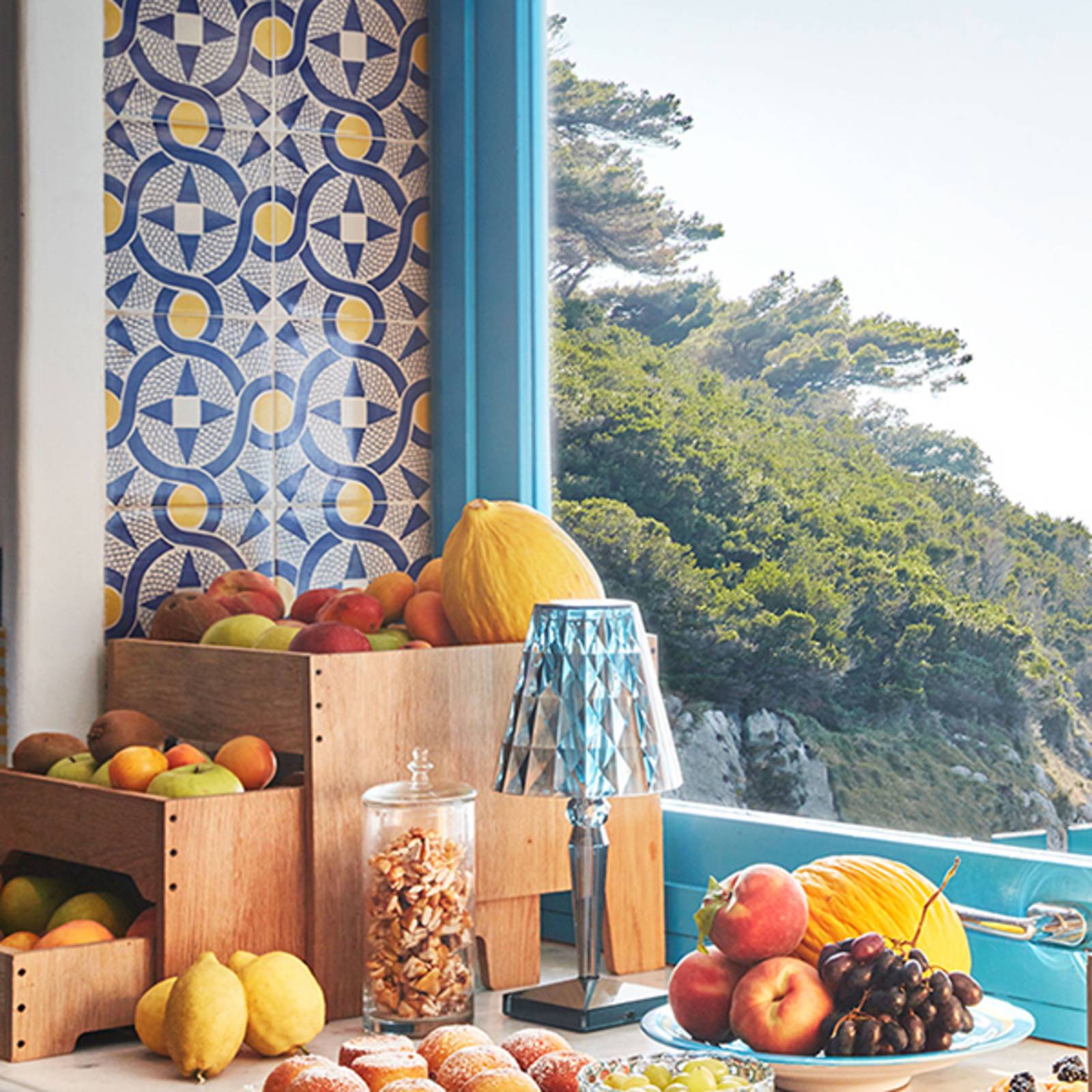 Kartell Big Battery - Tischlampe IP54, hellblau Battery, dimmbar, blau, Kunststoff, Design