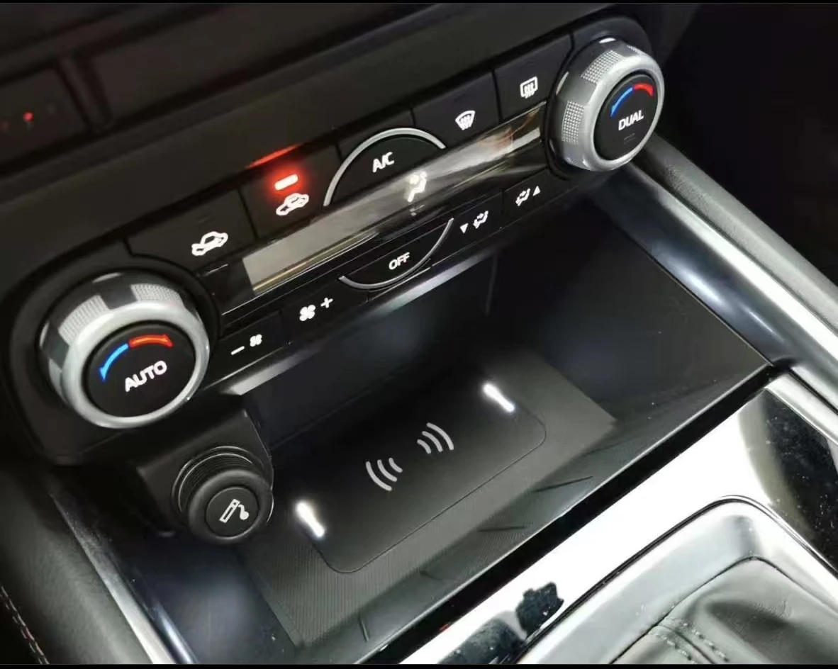 Auto Drahtlose Ladegerät Center Konsole Schnelle Telefon Lade Panel Für Mazda CX-5 CX5 Innen Zubehör 2017-2025 Original teile Image