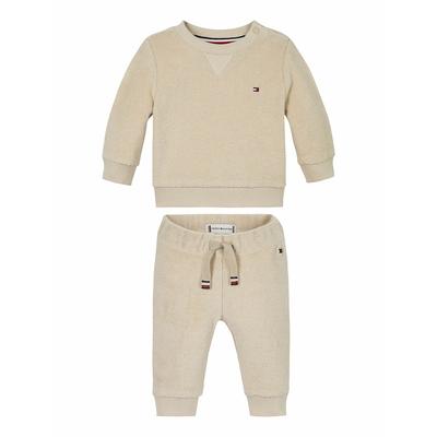 Sweatshirt/Joggers Outfit