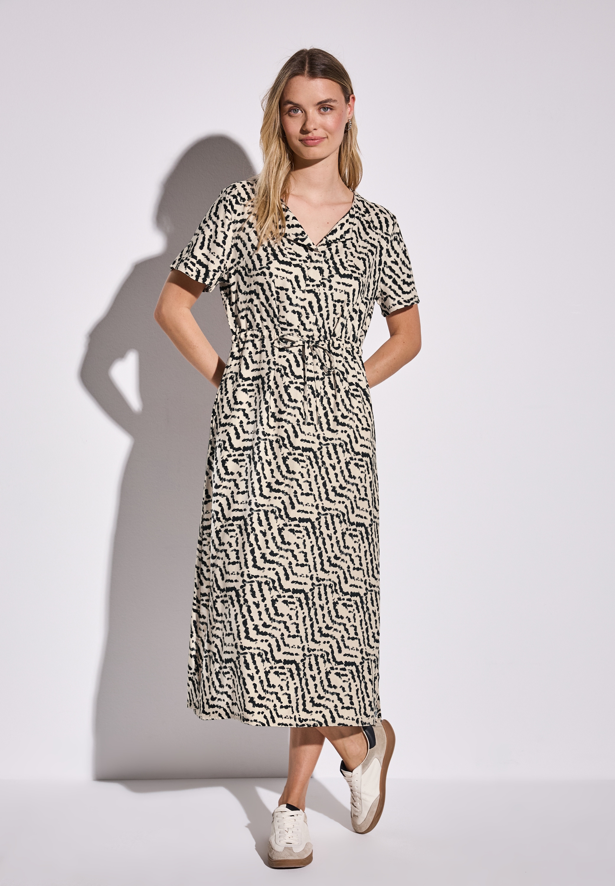 Midikleid STREET ONE, Damen, Gr. 42, EURO-Größen, beige (moonstone sand), Stoff, 100% Viskose, bedruckt, gerade wadenlang, Rundhals, Bündchen, Kleider Midikleid, mit Tunnelzug an der Taille